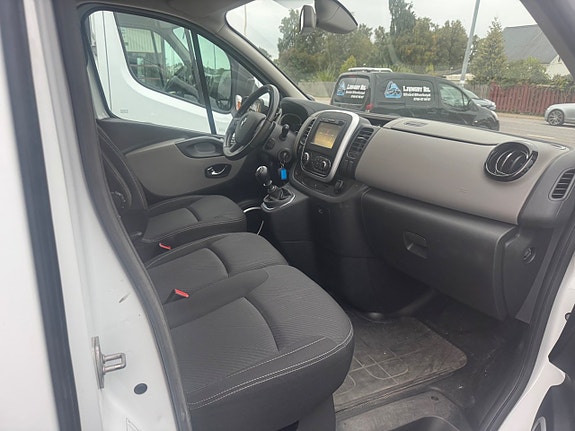 Renault Trafic 14 of 14