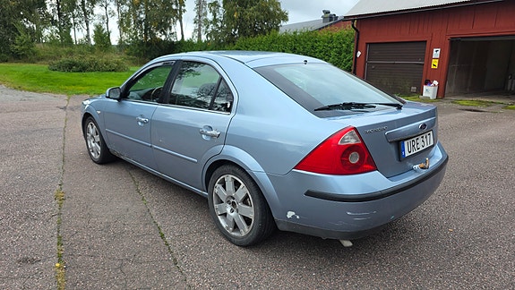 Ford Mondeo 5 of 18