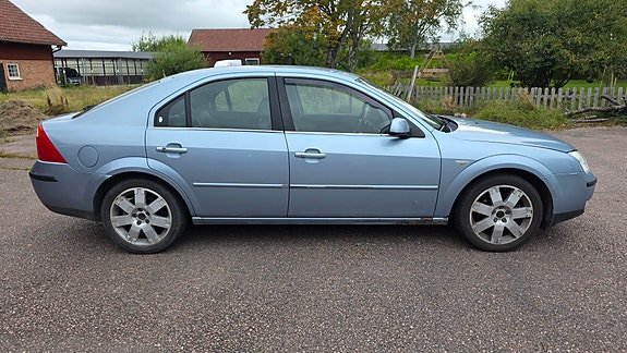 Ford Mondeo 2 of 18