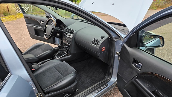 Ford Mondeo 14 of 18