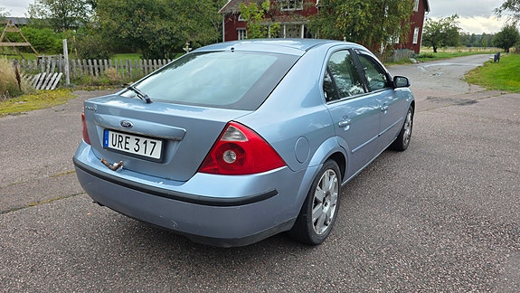 Ford Mondeo 3 of 18