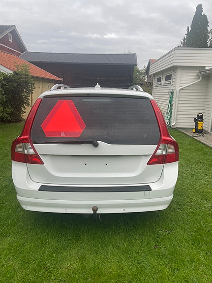 Volvo V70 3 of 15