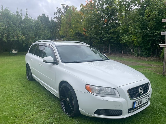 Volvo V70 2 of 15