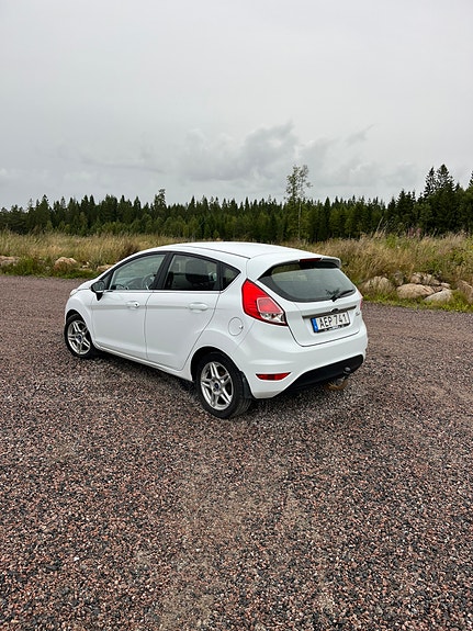 Ford Fiesta 2 of 4