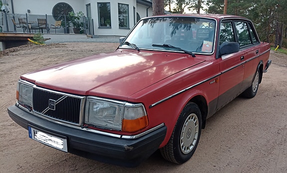 Volvo 244 2 of 6