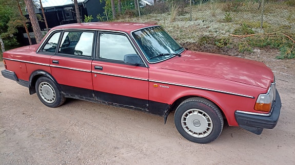 Volvo 244 3 of 6
