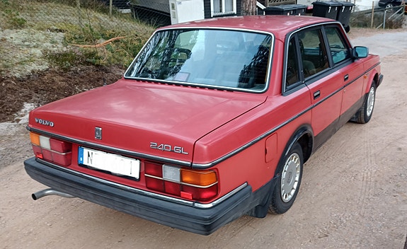 Volvo 244 4 of 6