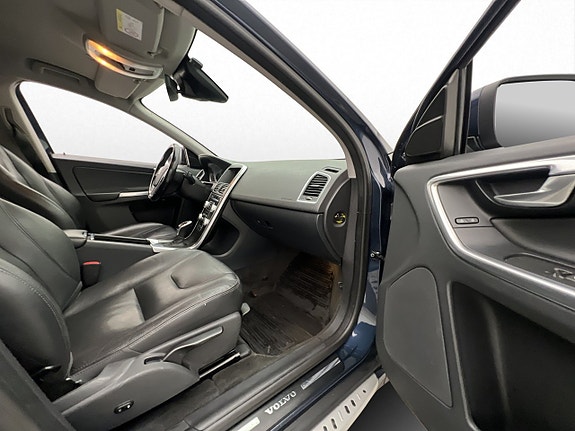 Volvo XC60 25 of 30