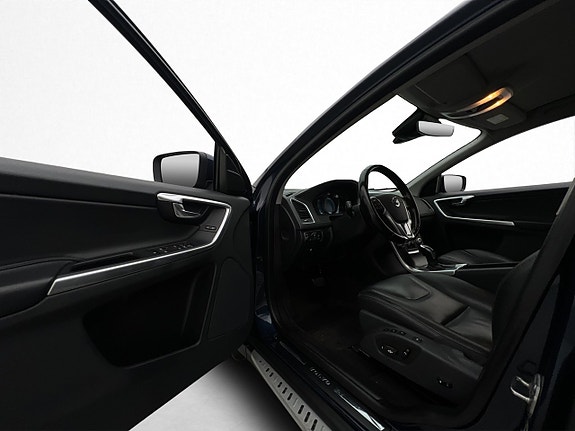 Volvo XC60 10 of 30