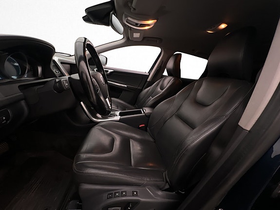 Volvo XC60 11 of 30