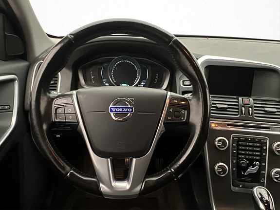 Volvo XC60 13 of 30