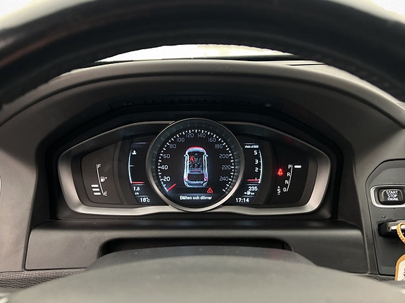Volvo XC60 15 of 30