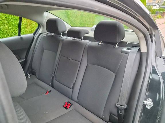 Chevrolet Cruze 9 of 11