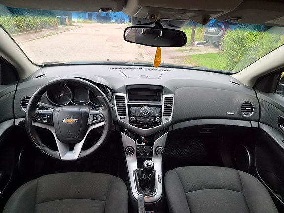 Chevrolet Cruze 7 of 11