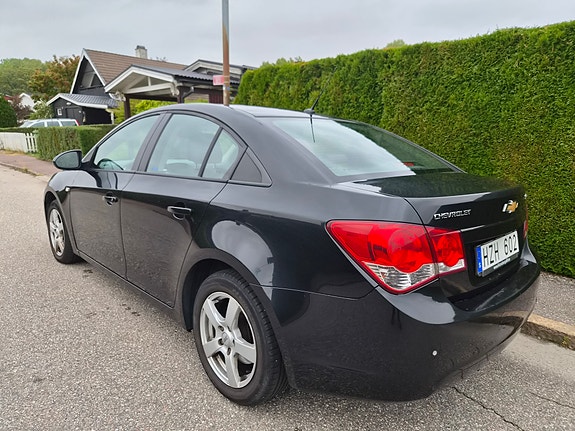 Chevrolet Cruze 4 of 11