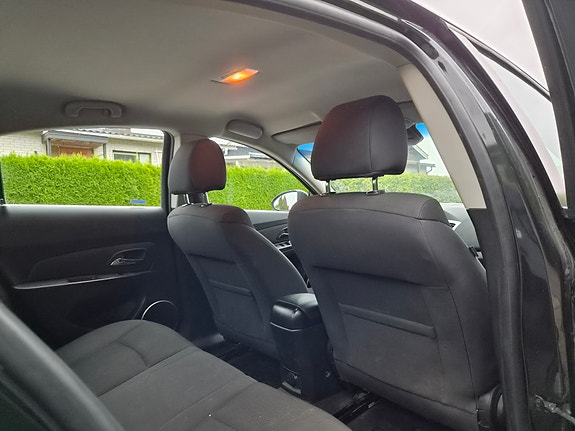 Chevrolet Cruze 10 of 11