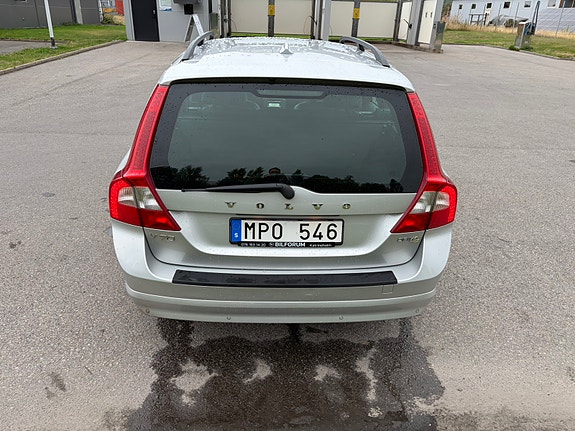 Volvo V70 4 of 11