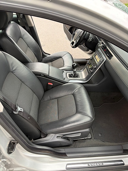 Volvo V70 5 of 11