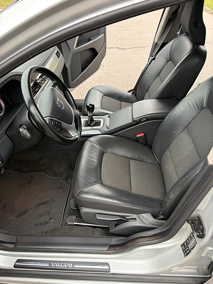 Volvo V70 7 of 11