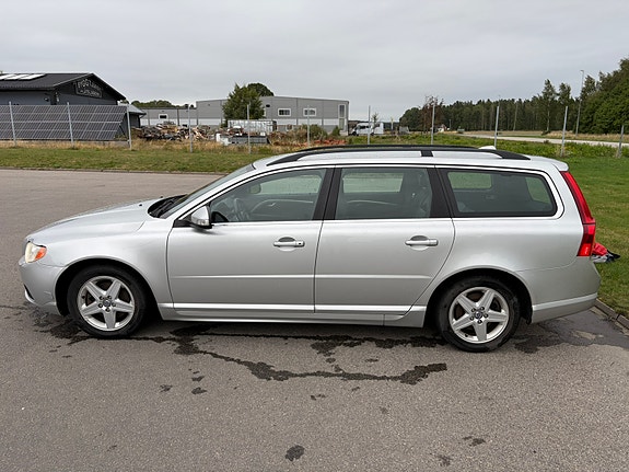Volvo V70 2 of 11