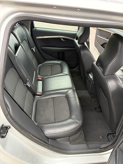 Volvo V70 8 of 11