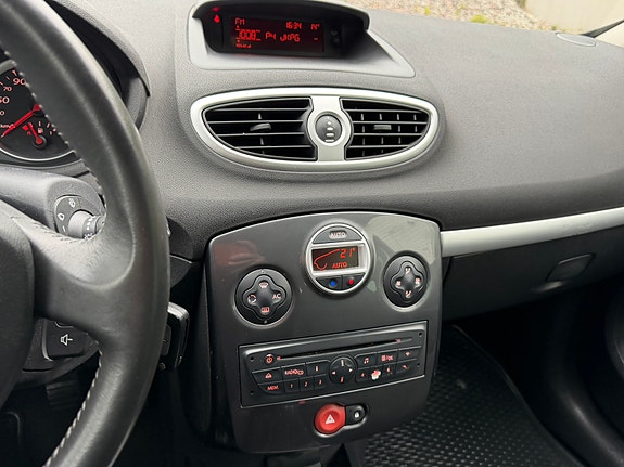 Renault Clio 24 of 29
