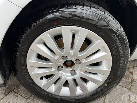Renault Clio 27 of 29
