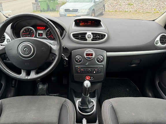Renault Clio 25 of 29