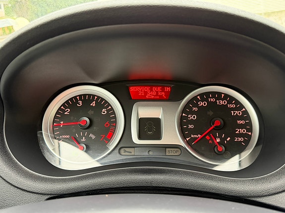 Renault Clio 21 of 29