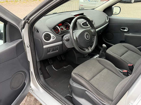 Renault Clio 23 of 29