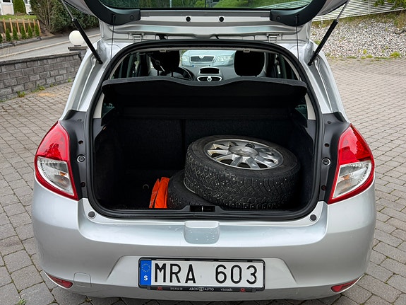 Renault Clio 19 of 29