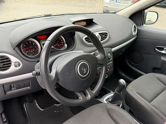 Renault Clio 22 of 29