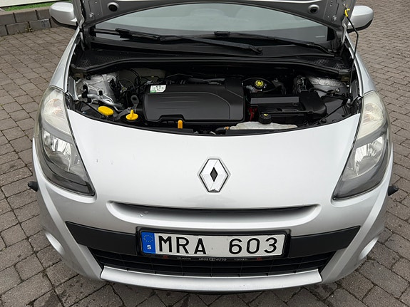 Renault Clio 29 of 29