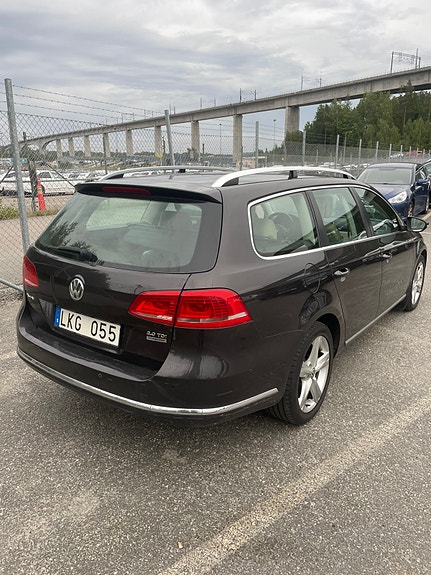 Volkswagen Passat 4 of 9
