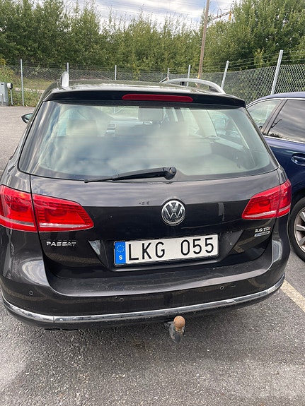 Volkswagen Passat 2 of 11