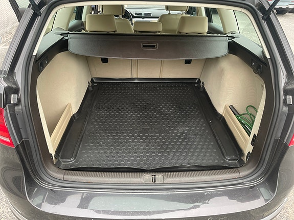 Volkswagen Passat 9 of 11