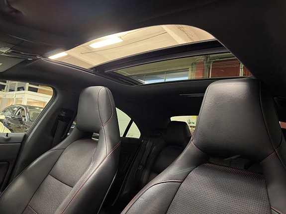 Mercedes-Benz CLA250 14 of 22