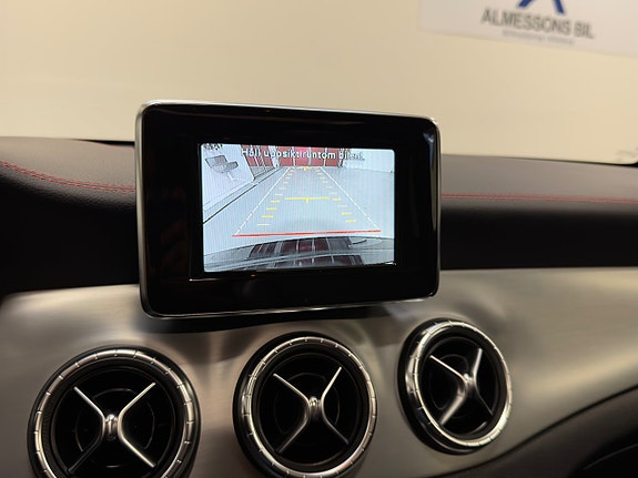 Mercedes-Benz CLA250 17 of 22