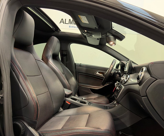 Mercedes-Benz CLA250 13 of 22