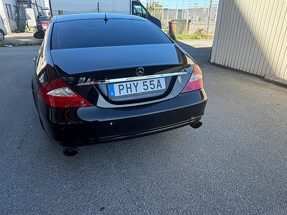 Mercedes-Benz CLS500 4 of 7