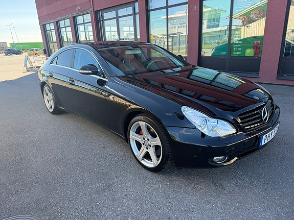 Mercedes-Benz CLS500 2 of 7