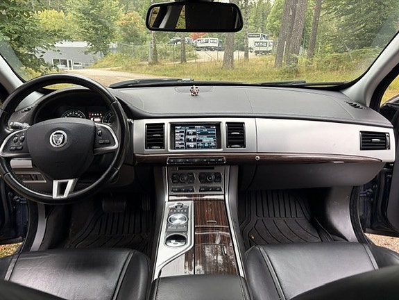 Jaguar XF 7 of 13