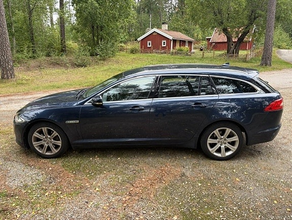 Jaguar XF 2 of 13