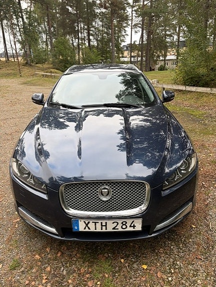 Jaguar XF 3 of 13