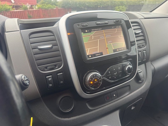 Renault Trafic 9 of 15