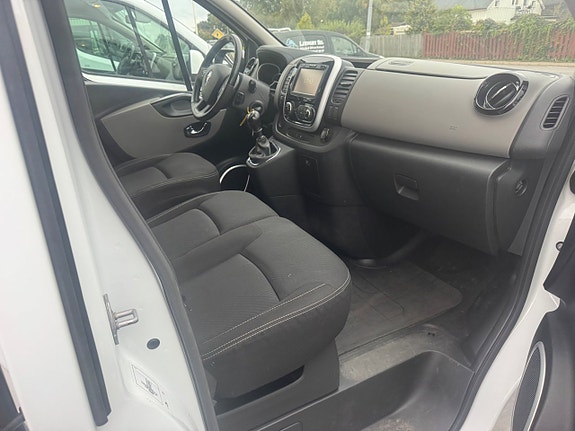 Renault Trafic 7 of 15
