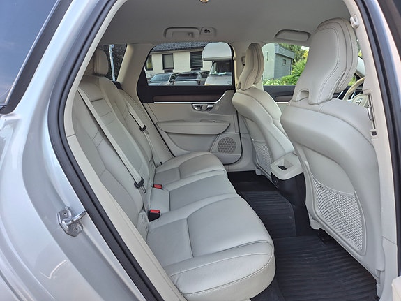 Volvo V90 Cross Country 6 of 8