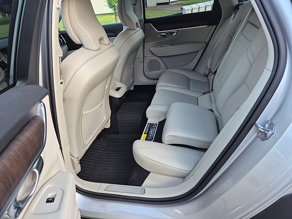 Volvo V90 Cross Country 7 of 8