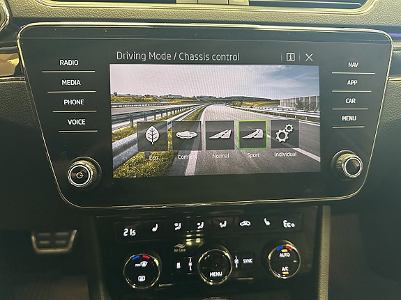 Skoda Superb 16 of 27