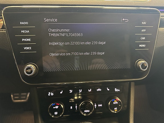 Skoda Superb 14 of 27